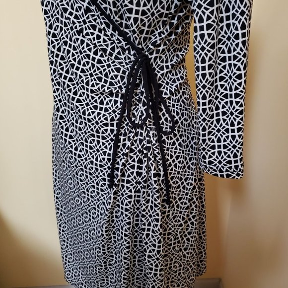 Geometric pattern wrap-around dress~ - Picture 2 of 3